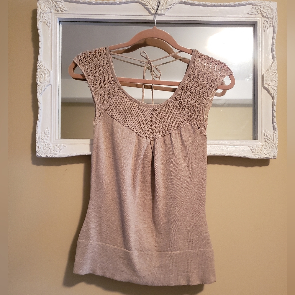 Le Chateau 100% cotton top w crochet cap sleeves beige neutral natural fiber